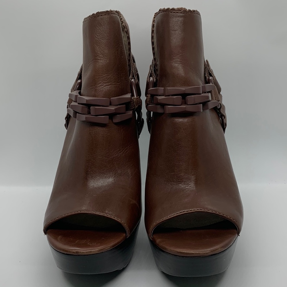Lisa for Donald J. Pliner | size 7 | platform heels w/ straps & green soles